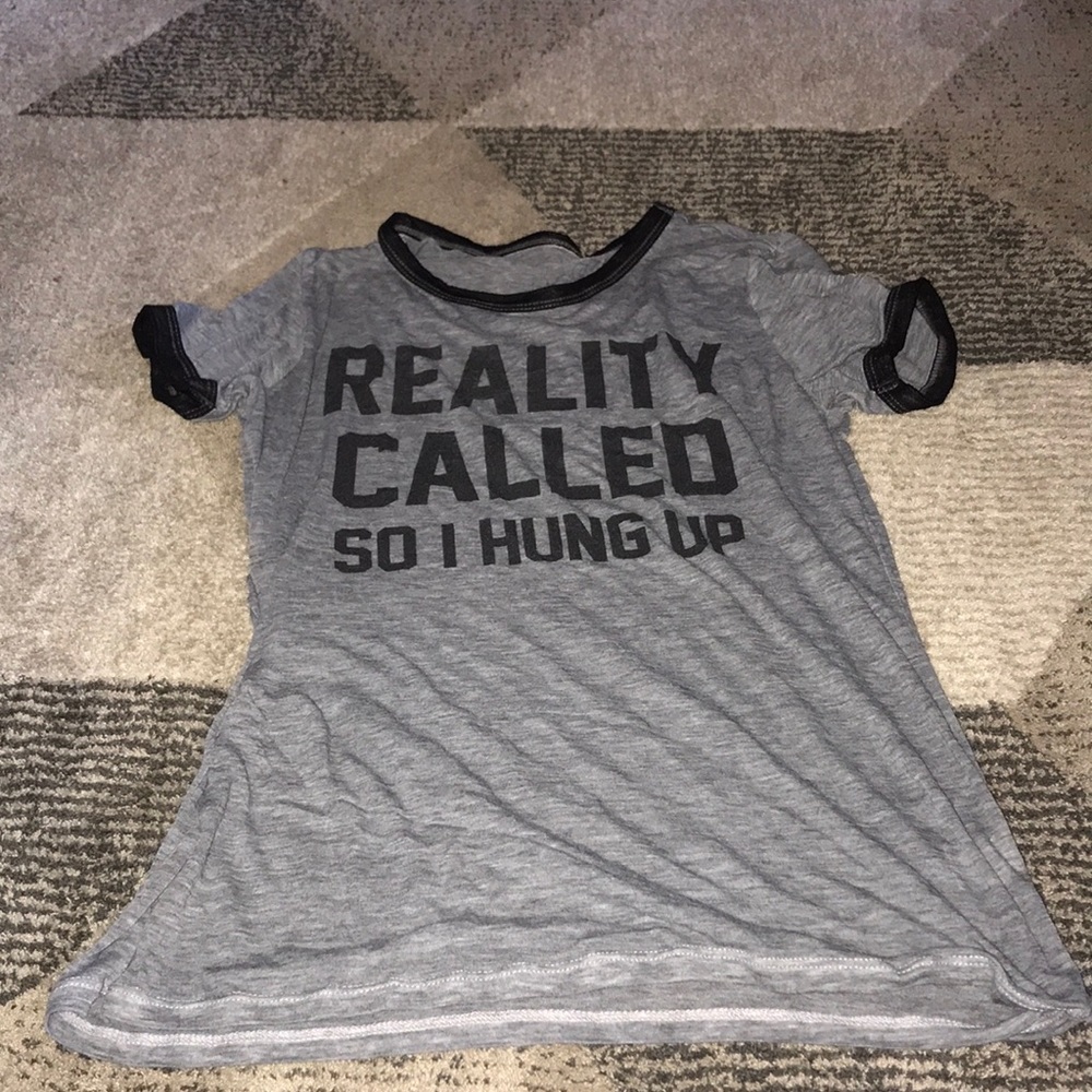 gray t-shirt